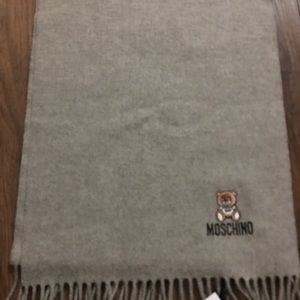 New with tag Moschino scarf OS